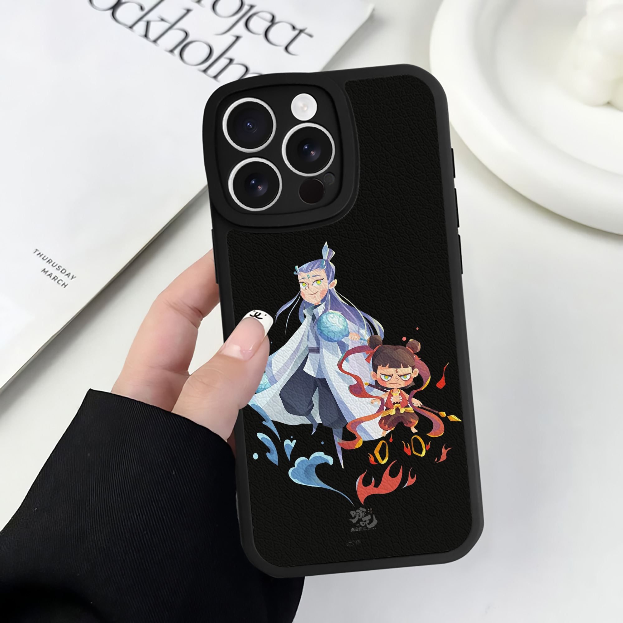 （画像用） Ne Zha 2 ナタ 魔童の大暴れ 【iPhone 16シリーズ対応】シリコンスマホケース（レザー調） 材質：シリコン